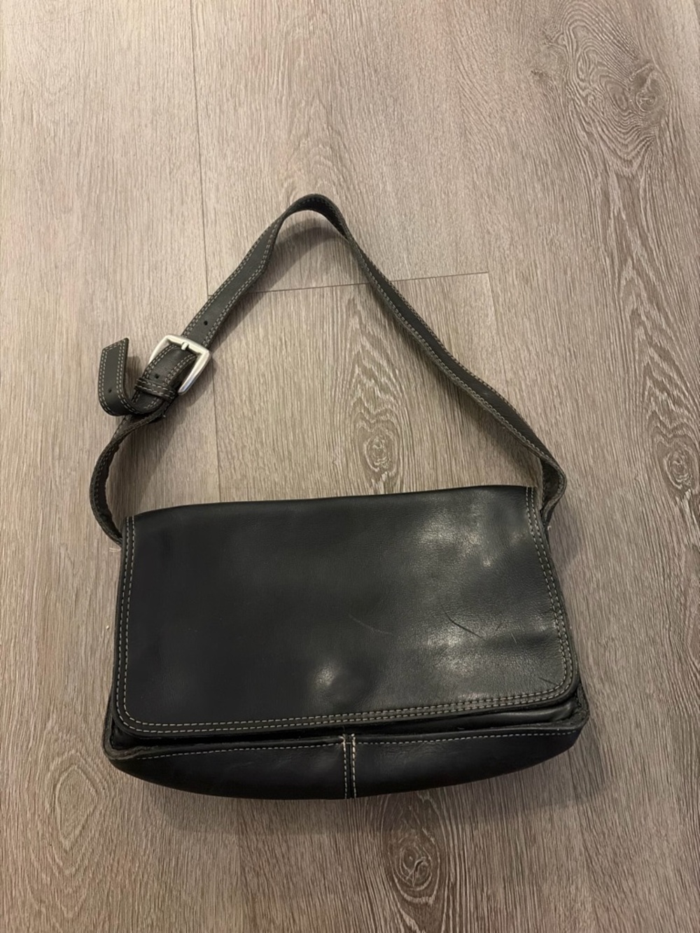 Vintage Y2K genuine thick high quality Black Leather shoulder bag with buckle